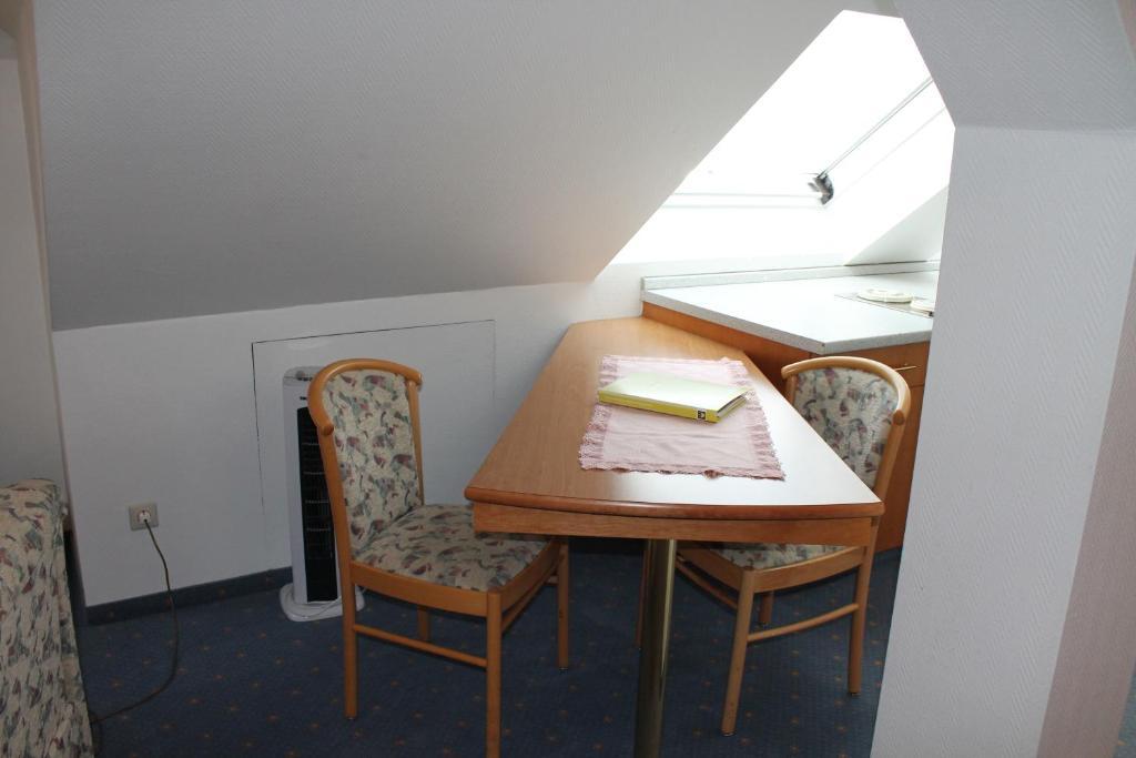 Hotel Luga Nuremberg Room photo